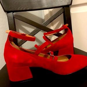 *NWOT*Chinese Laundry Moto Suede Block Heel